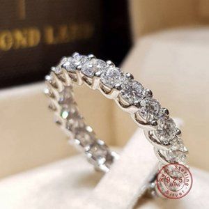 Beautiful elegant ring Size 8